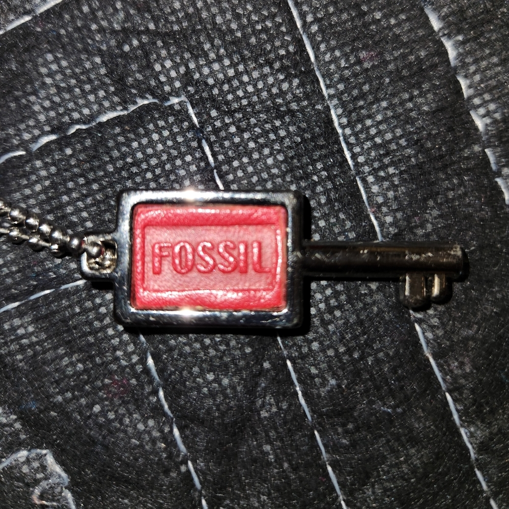 Fossil Key Keychain - Picture 2 of 4